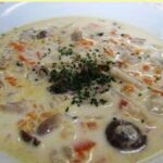 もちむぎ麺のバチ入りきのこクリームスープ