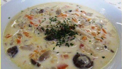 もちむぎ麺のバチ入りきのこクリームスープ