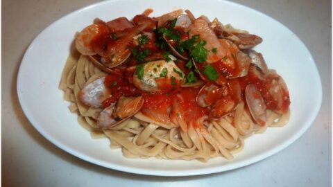 もちむぎパスタでボンゴレ・ロッソ