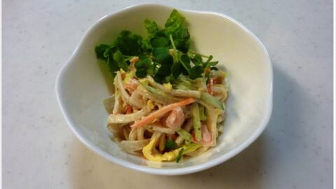 もちむぎ麺のバチサラダ