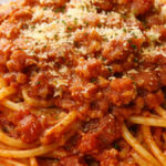 もち⻨麺のボロネーゼパスタ